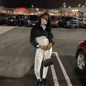 Meet your Posher, Aisha